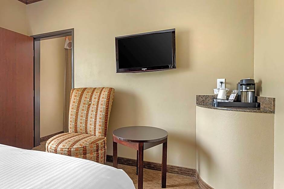 Best Western Plus Texoma Hotel & Suites