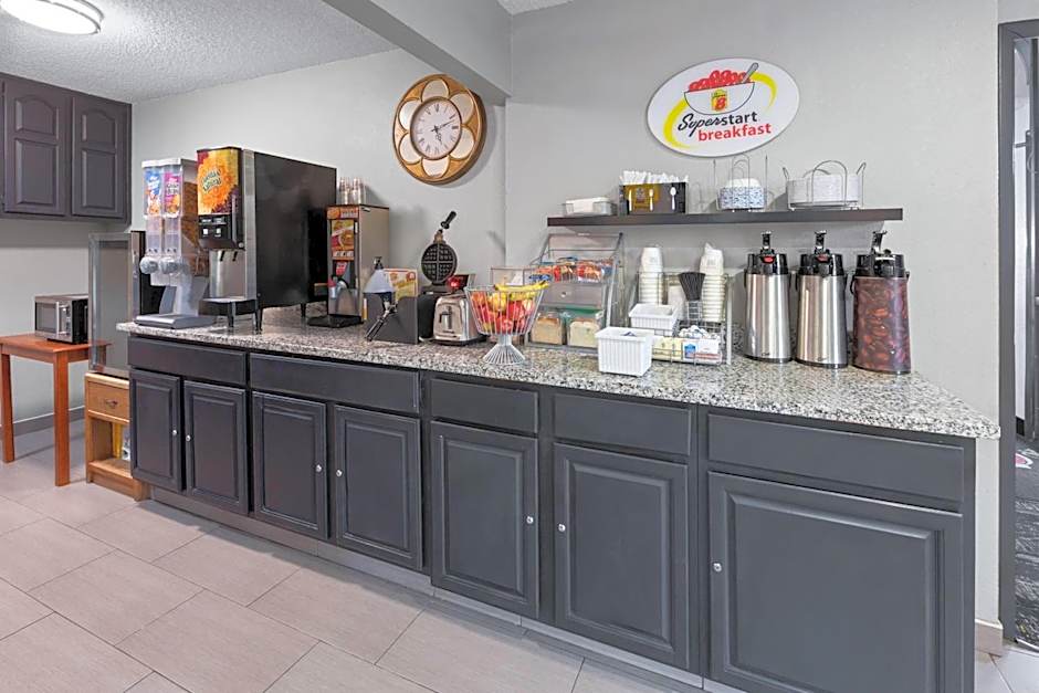 Super 8 by Wyndham Kent/Akron Area