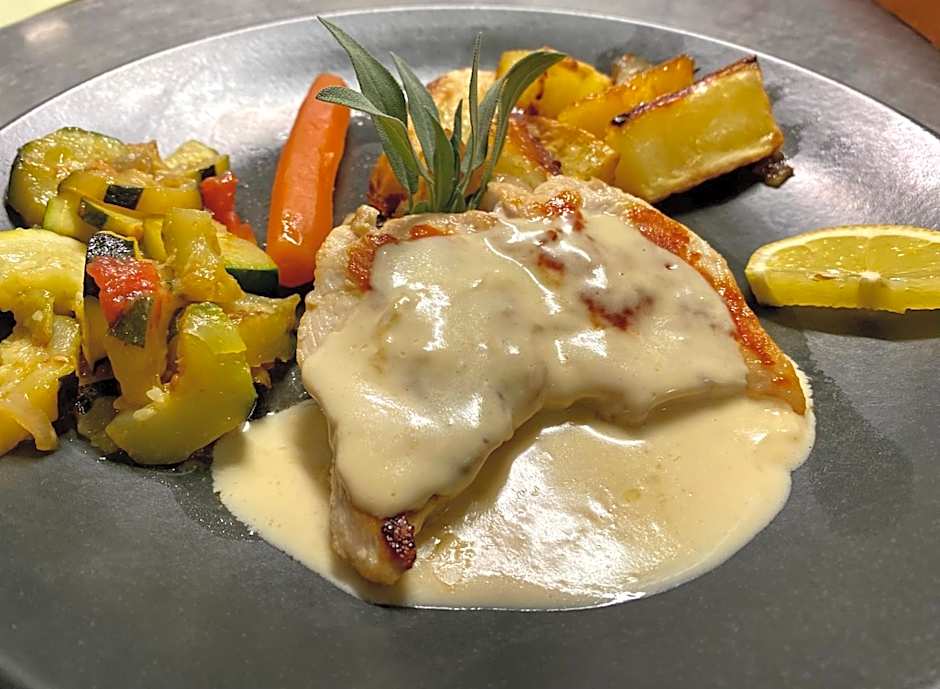 LOGIS Hotel Restaurant Auberge Du Cheval Blanc