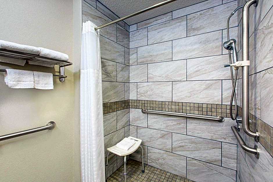 Days Inn & Suites by Wyndham Wisconsin Dells