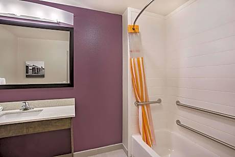 Queen Room with Two Queen Beds - Mobility Access/Non-Smoking