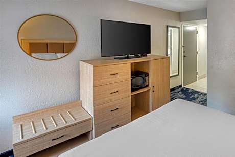 Queen Room - Disability Access Tub