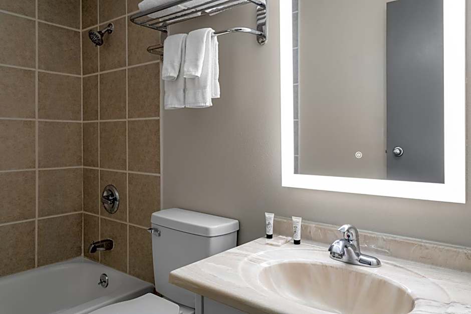 Baymont by Wyndham Liberty MO