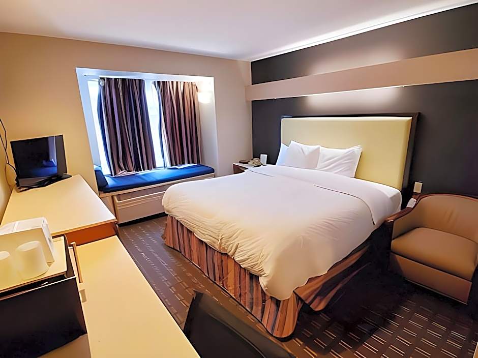 Americas Best Value Inn & Suites Racine