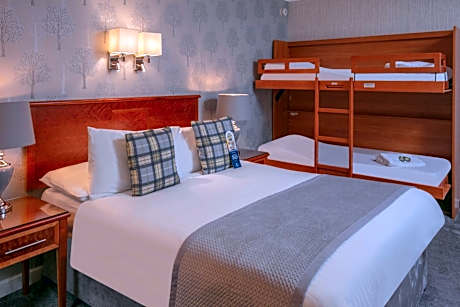 Executive Family Room (2 adults + 2 children)