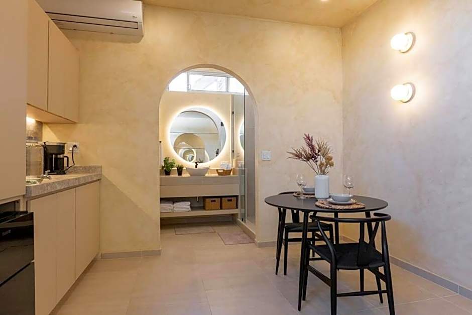 Presidential Studio with Gated Parking at Casas Sanblu