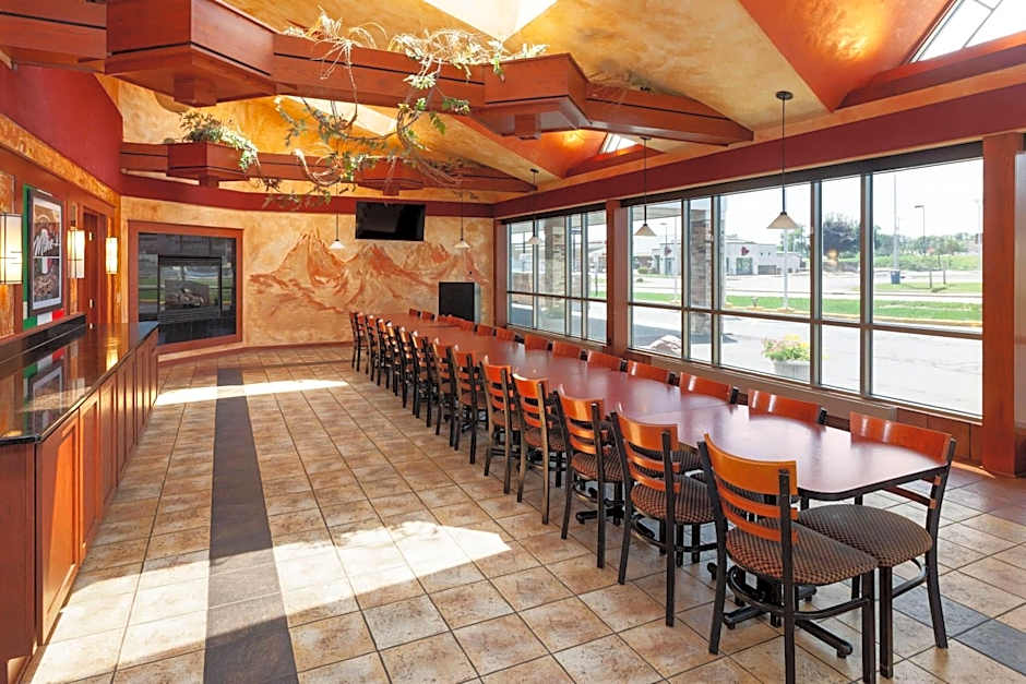 AmericInn & Suites by Wyndham Baraboo Event Center