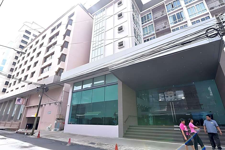 Mayflower Grande Hotel