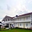 RedDoorz Plus @ Megamendung Puncak 2