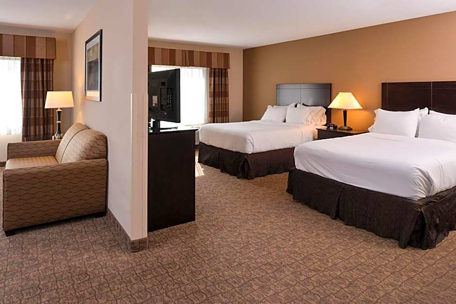 Holiday Inn Express & Suites Fairmont By IHG