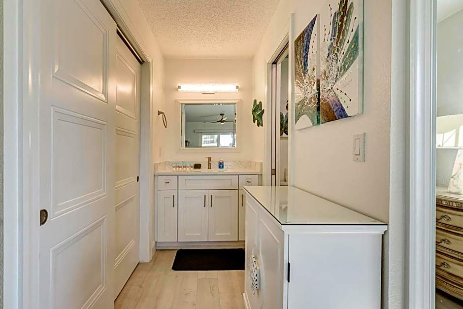 Absolute Anna Maria-Private Beach Access-Heated Pool-Water Views From Every Room