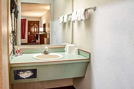 Queen Room - Non-Smoking