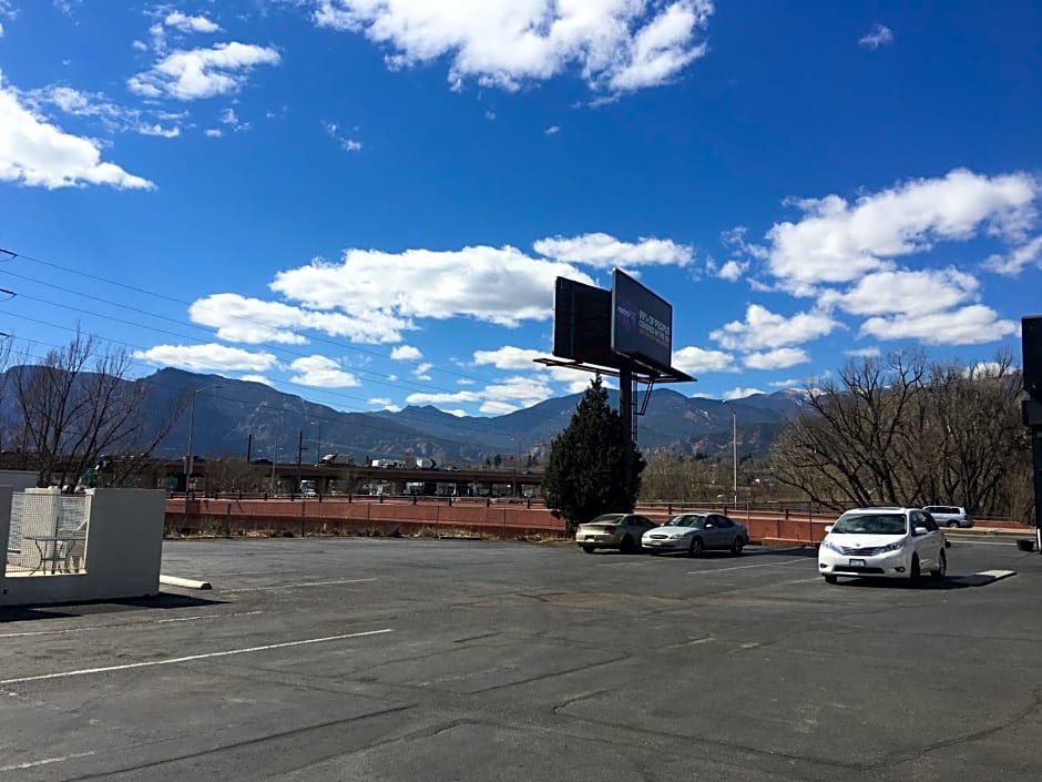Howard Johnson by Wyndham Colorado Springs