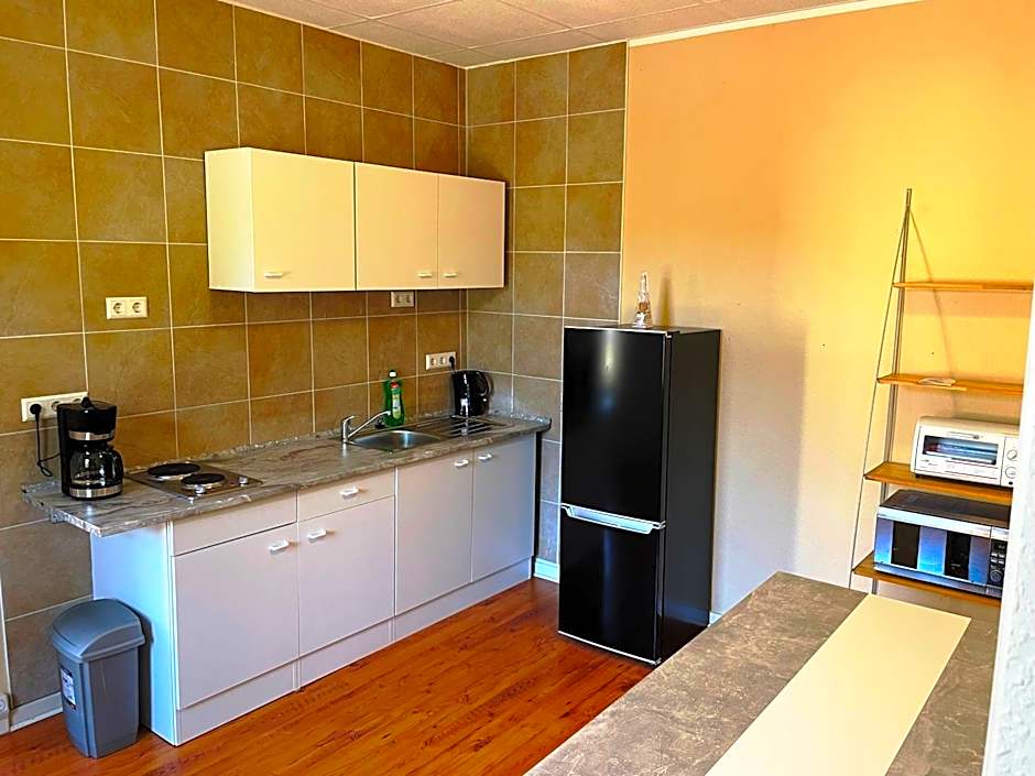 FEWO1-1 Zim Apart-4 Bett-Küche-Dusche WC-Parkplatz