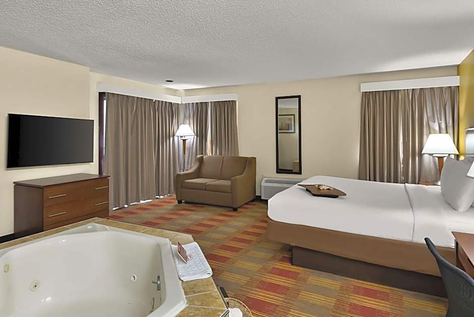 Best Western Lakewood Inn