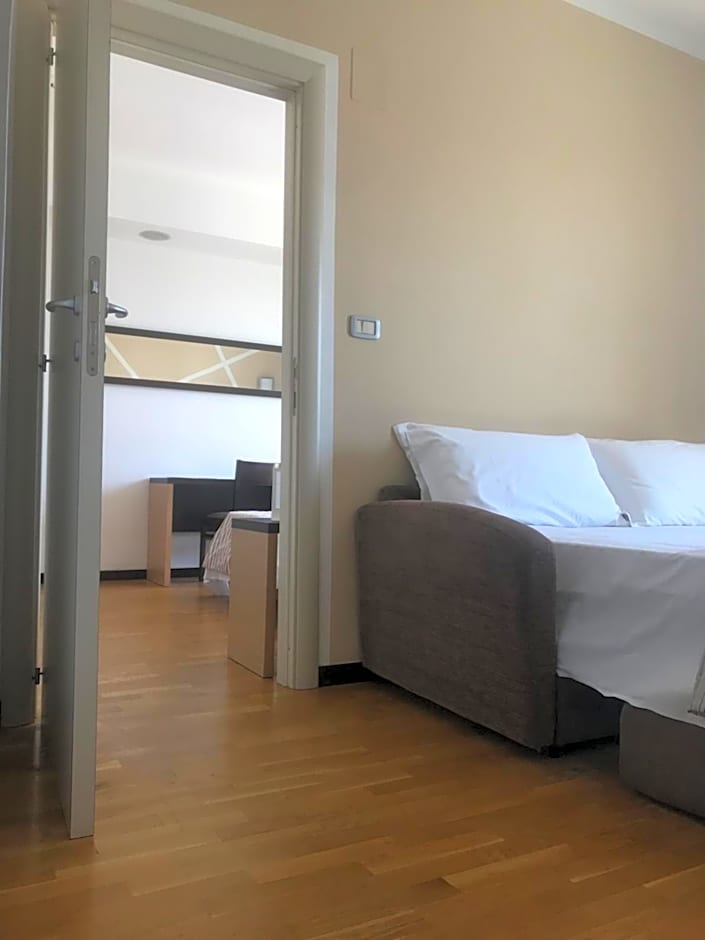 HOTEL ROYAL