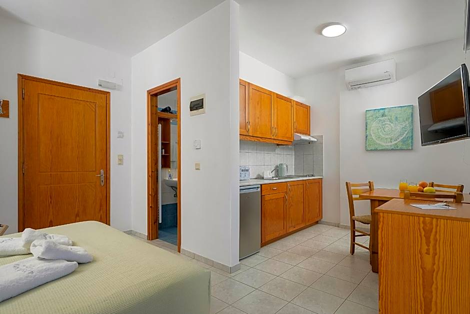 Finikas Studios & Apartments - Kalamaki Holidays