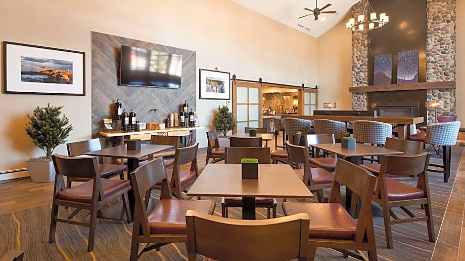 Best Western Plus Superior Inn