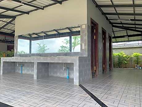 PL Phnum Tom Por Home Holiday & Restaurant