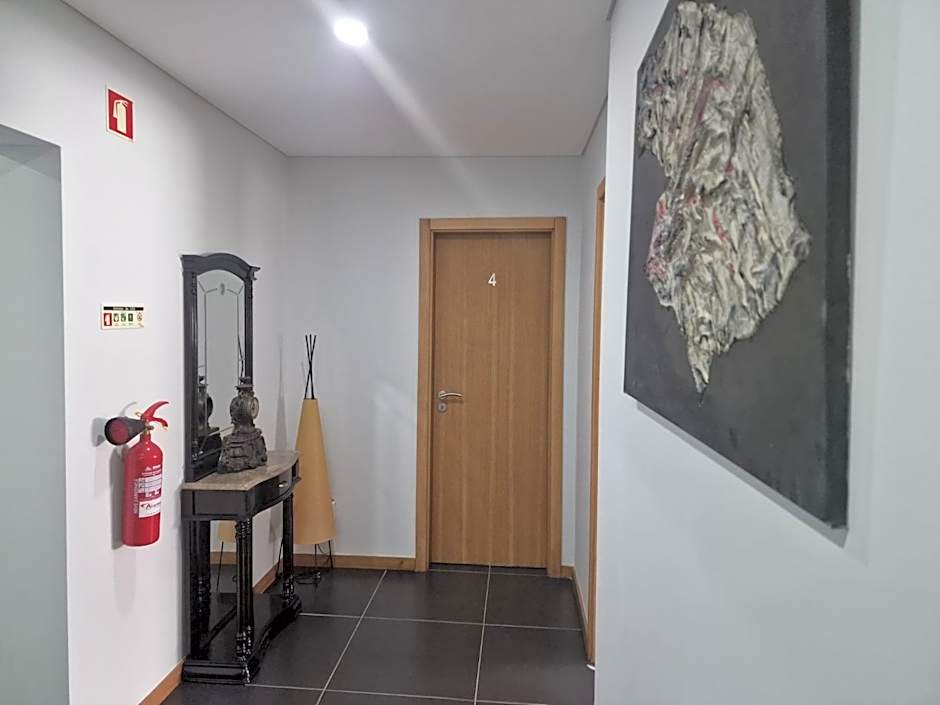 Leonchic - Guest House com Piscina de Água Salgada