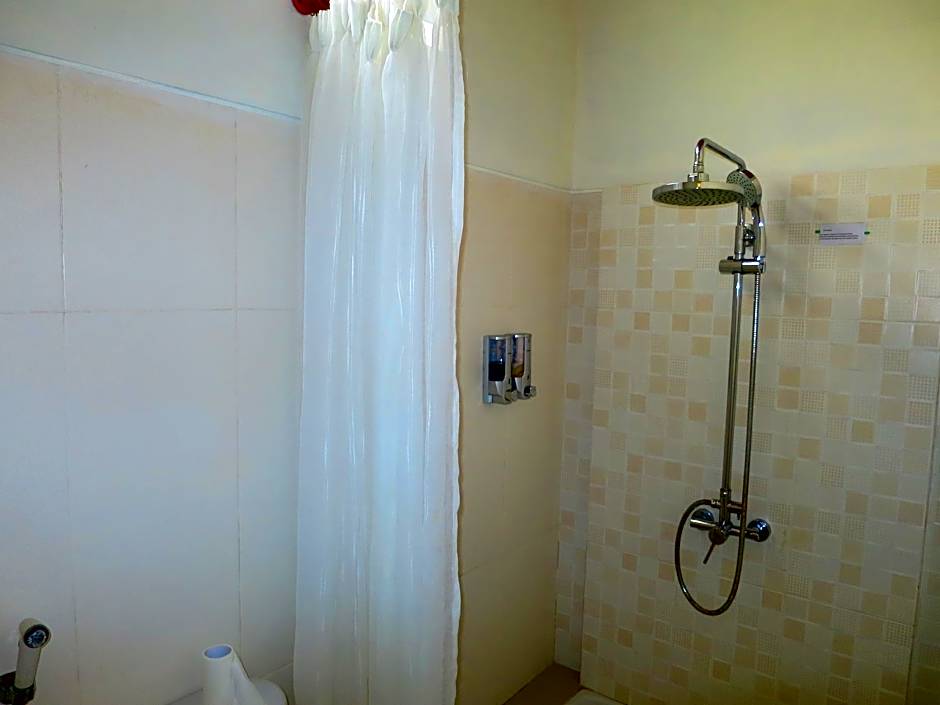 Amed Cafe & Hotel Kebun Wayan