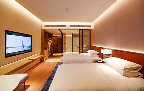 Executive Double Room with Two Double Beds and Balcony - Club Lounge Access