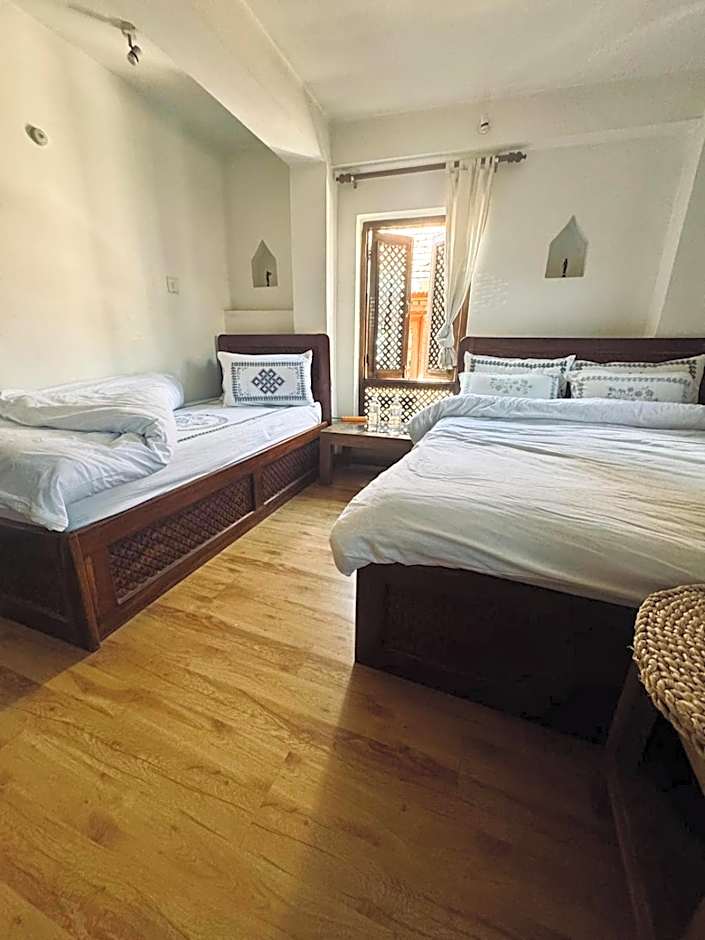 Sunny Guest House and Cafe