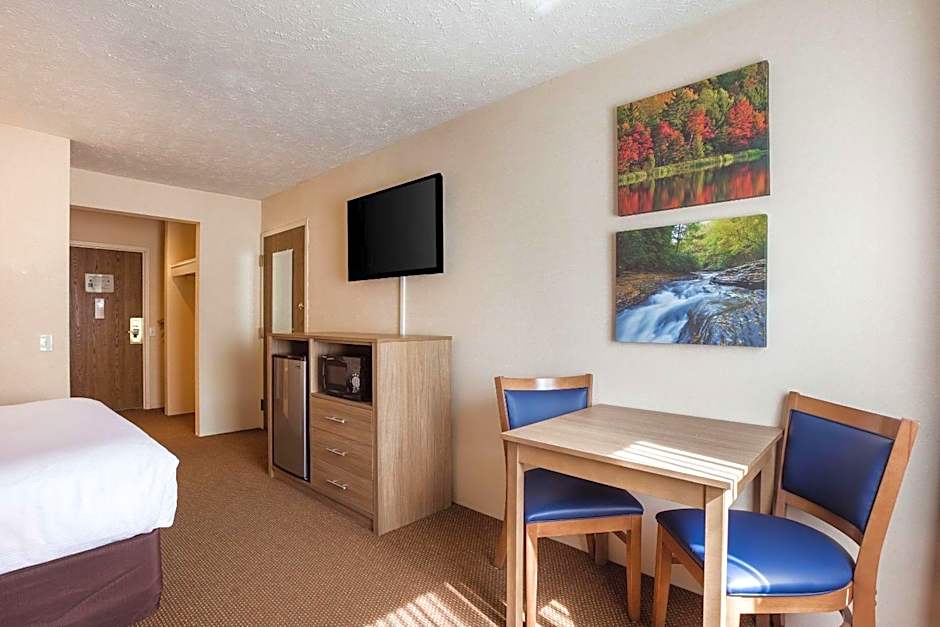 Quality Inn Petoskey-Harbor Springs