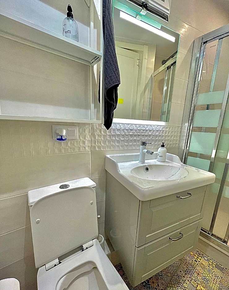 Private rooms near Parallel Av