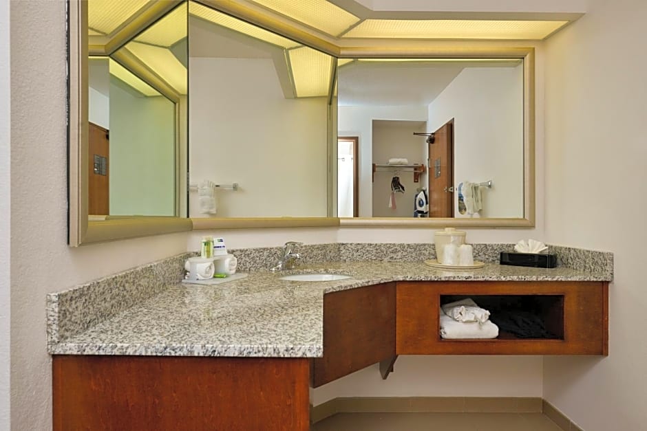 Holiday Inn Express Boston/Milford Hotel, an IHG Hotel