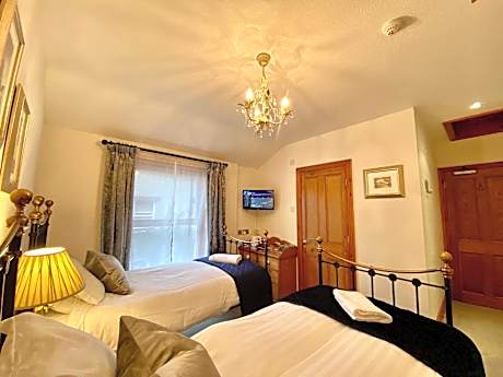 Twin Room with Shower