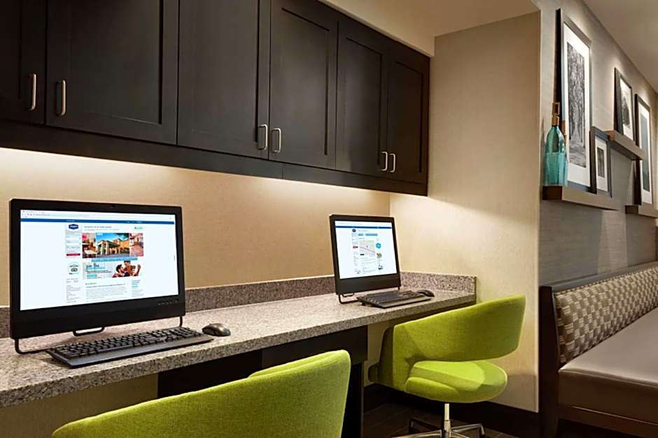 Hampton Inn By Hilton And Suites Springdale