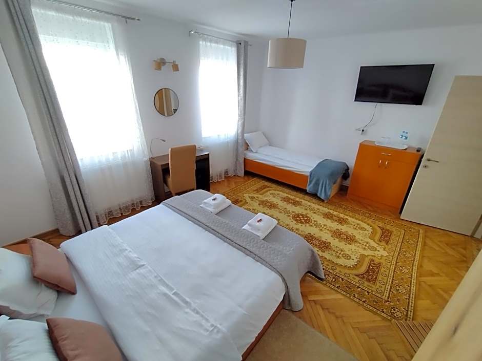 FRIENDS Studios - Central Station - Self check-in