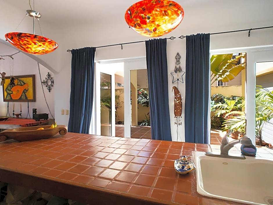 Casa Zarah - Hacienda Family Home - Pool and 2-Block to Beach