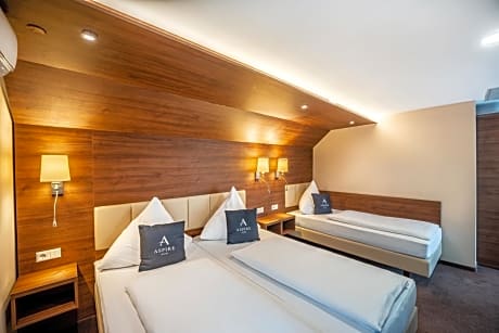 Comfort Family Room with Four Beds