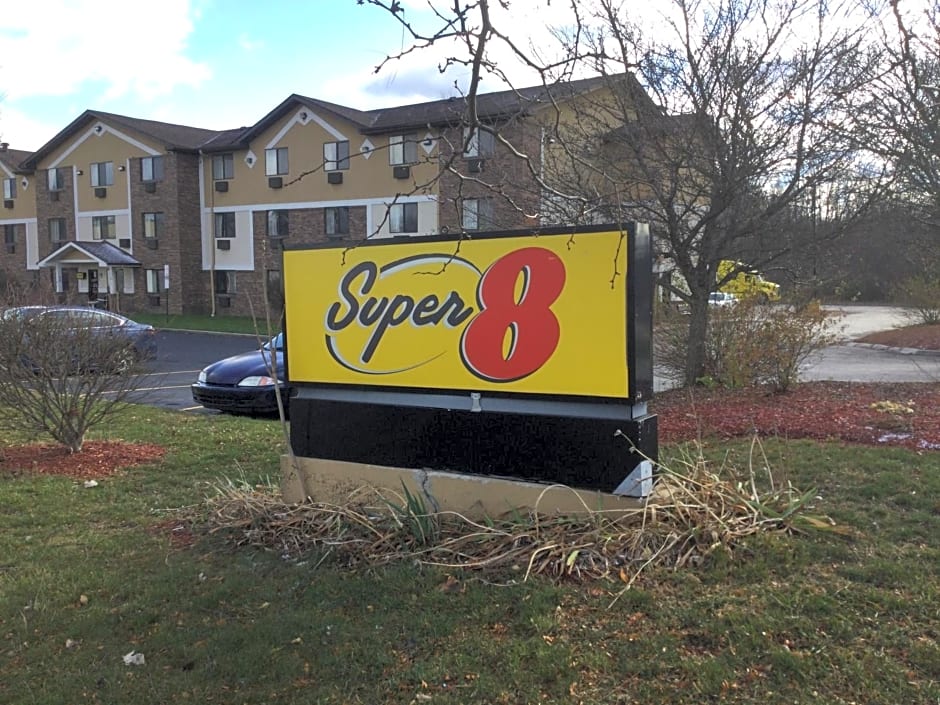 Super 8 by Wyndham Canton/Livonia Area