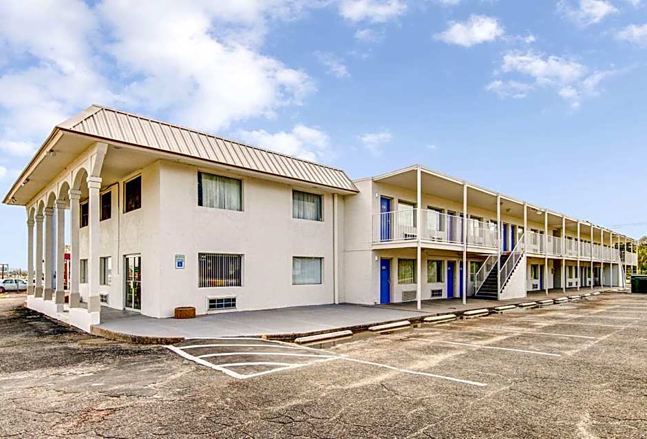 Motel 6 Waco - Lacy Lakeview