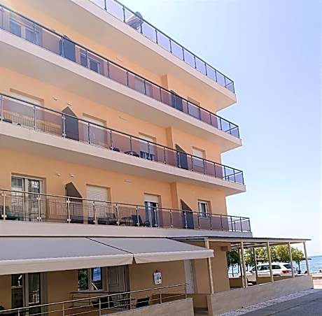 Navarino Luxe Suites with Sea View