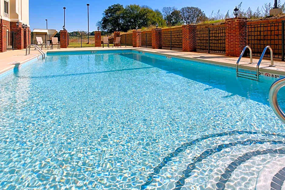 Holiday Inn Express Hotel & Suites Talladega By IHG