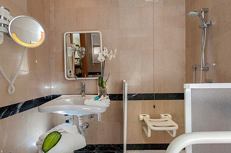 Cardinal Saint Peter Hotel