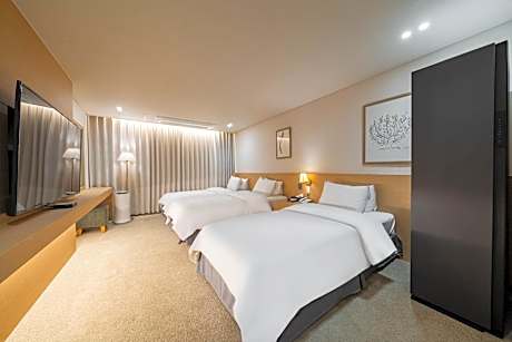 Triple Room with City View