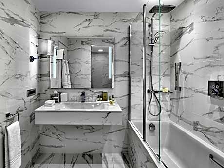 Disabled Fairmont Garden view Room 1 King bed