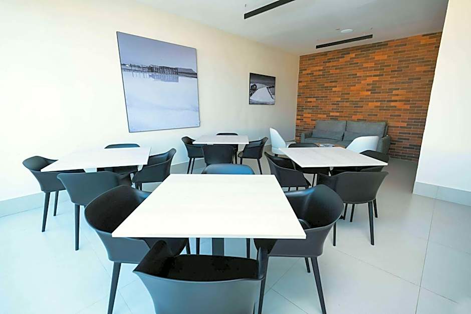 Super 8 by Wyndham Manzanillo