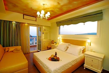 Deluxe Room with Panoramic Sea View