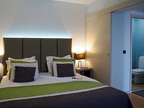 Suite with City View