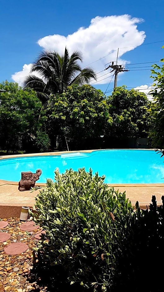 Nuch's Apple Guest House