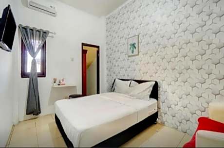 RedDoorz near Plaza Araya Malang