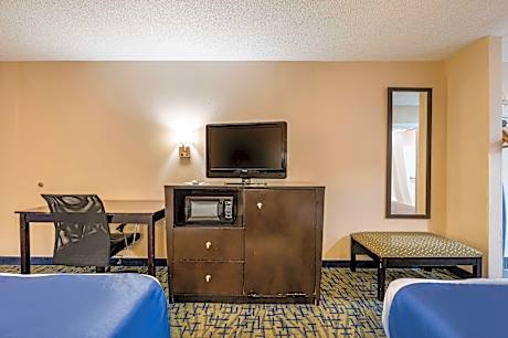 2 Double Beds Smoking Room Lounge Chair Work Desk Microwave Fridge Wi-Fi Continental Breakfast