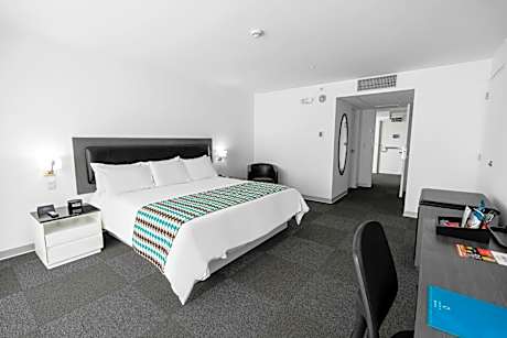 Junior King Suite - Non-Smoking