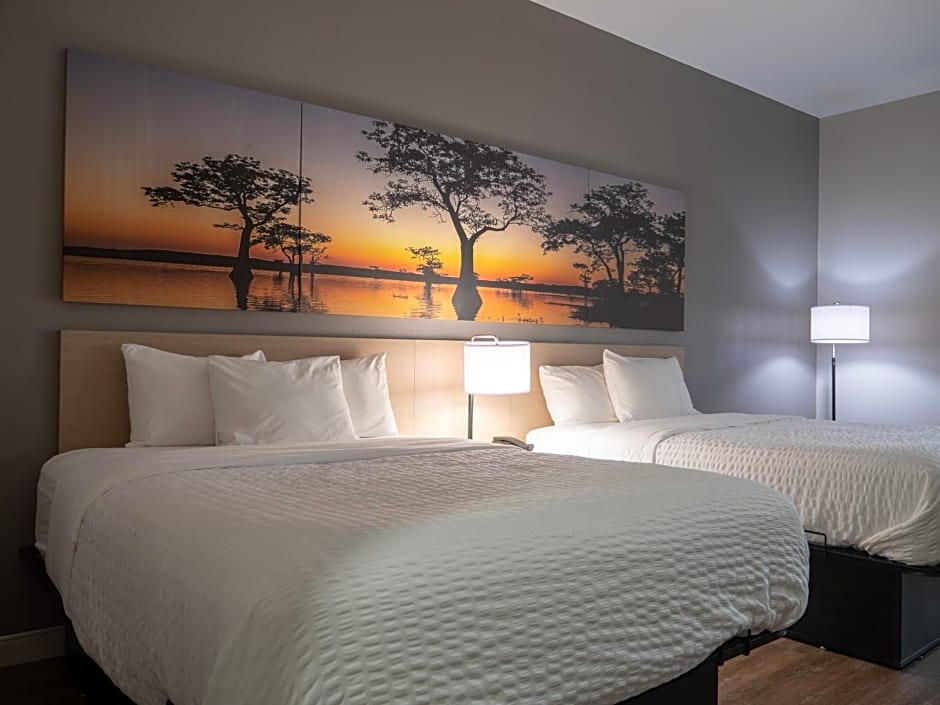 Days Inn & Suites by Wyndham Savannah North I-95